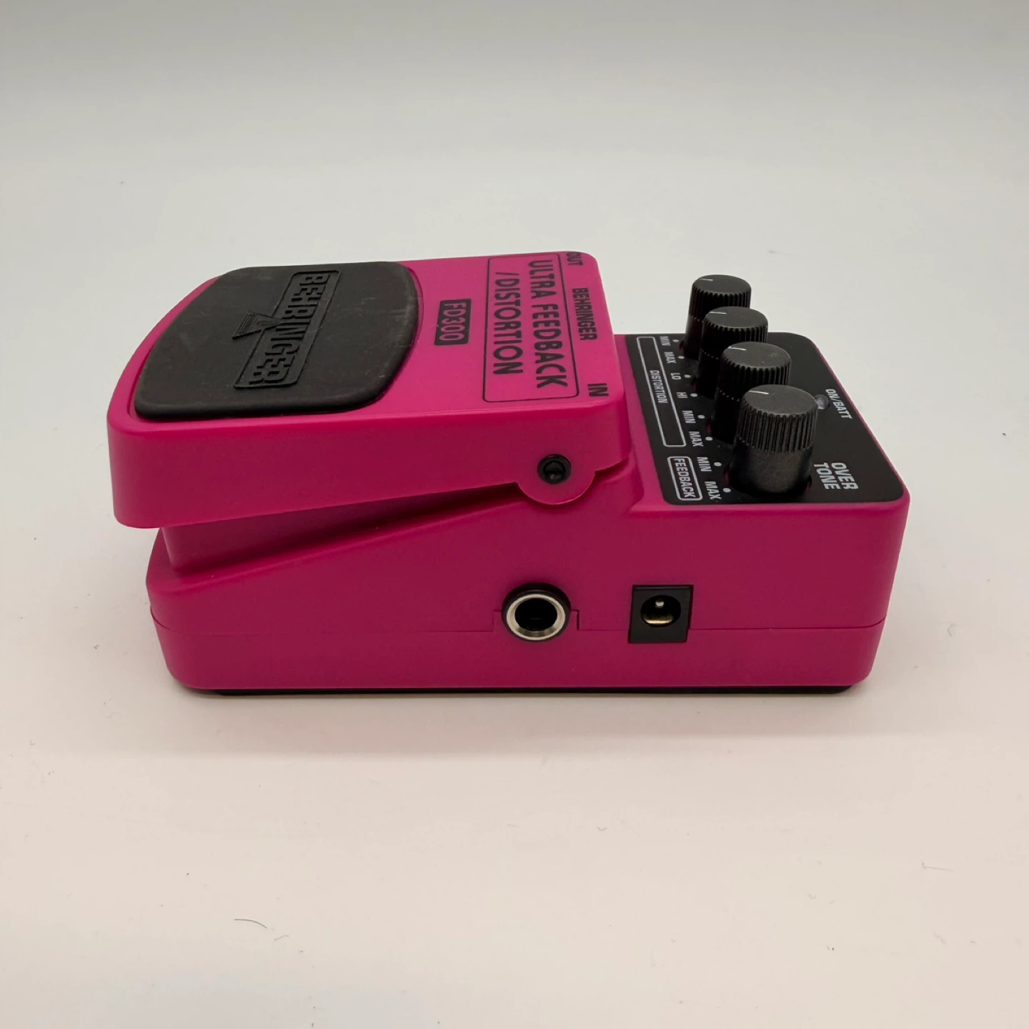 Behringer FD300 Ultra Feedback Distortion Guitar Pedal Pink - photo 2