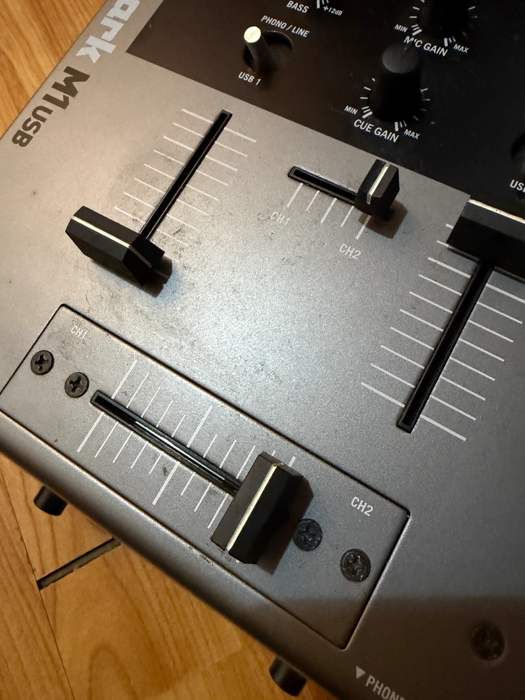Numark M1USB 2-Channel DJ Mixer - photo 3