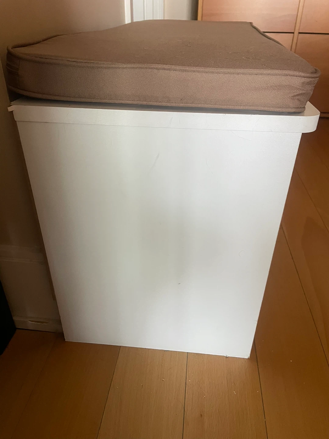 White Storage Bench with 3 Baskets - photo 3
