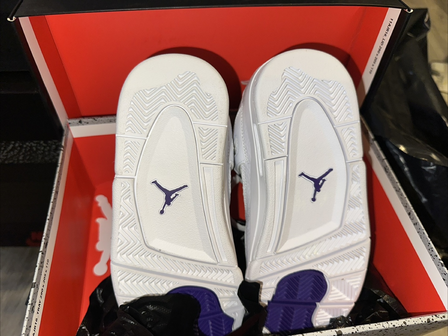 Jordan 4 Retro Shoes grade school - photo 3