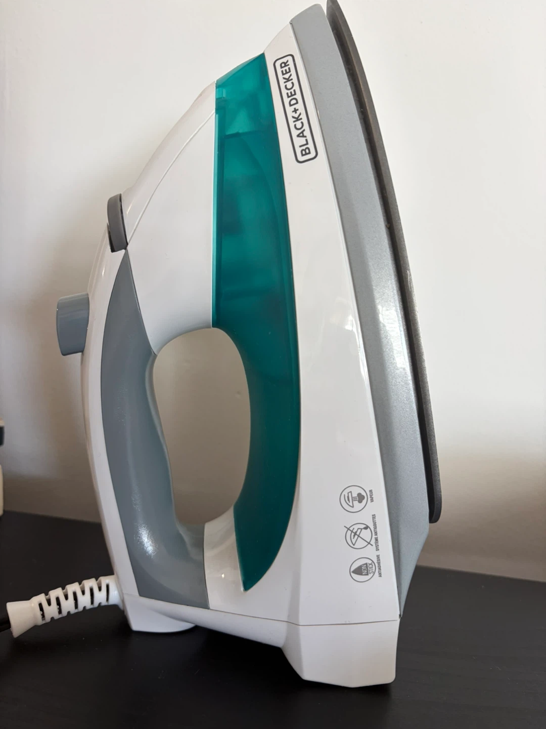 BLACK+DECKER Steam Iron - photo 3