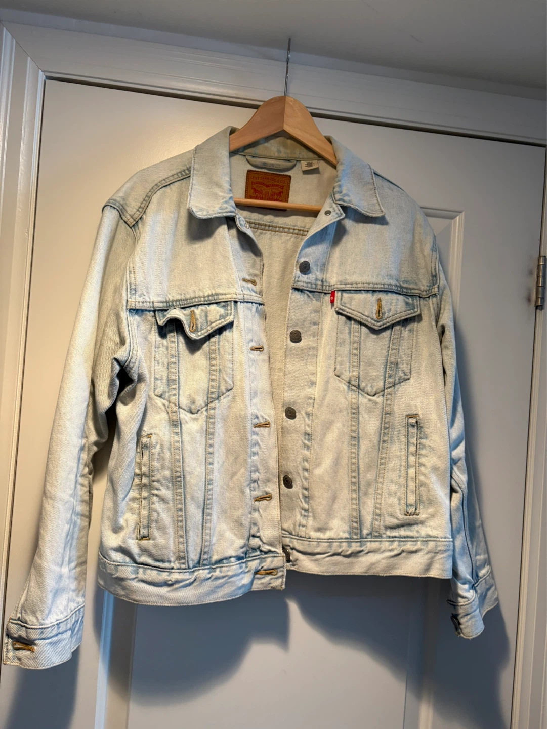 Levi’s light washed denim coat classic cut Large