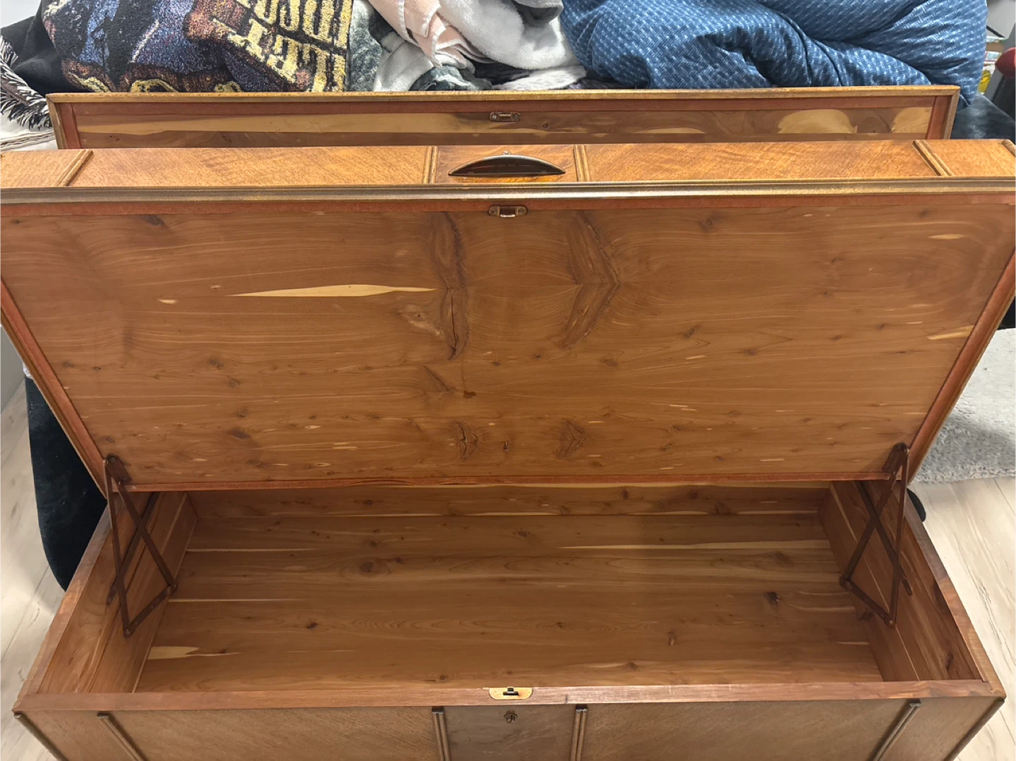 Roos Dual-Service Cedar Chest