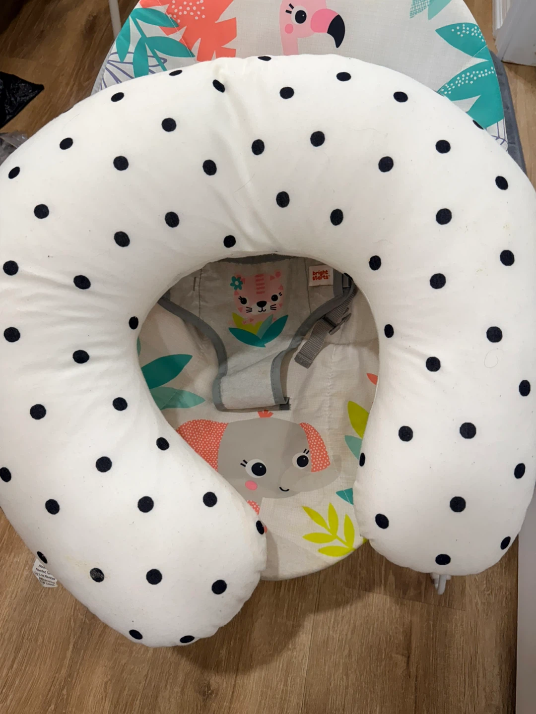 Baby Bouncer Seat and nursing pillow - photo 2
