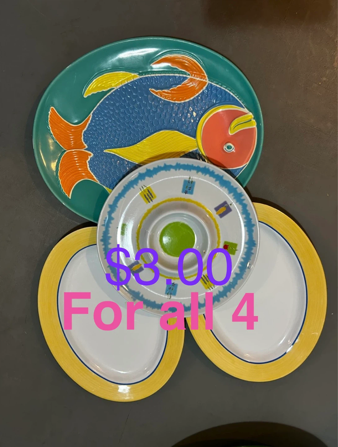 Colourful Plastic party trays - photo 5