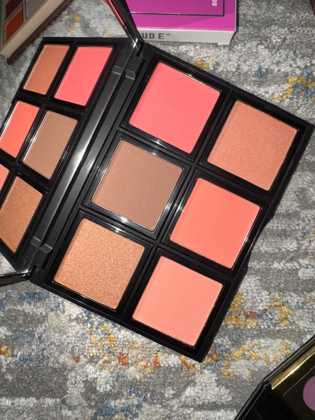 Eyeshadow and face palettes - photo 3