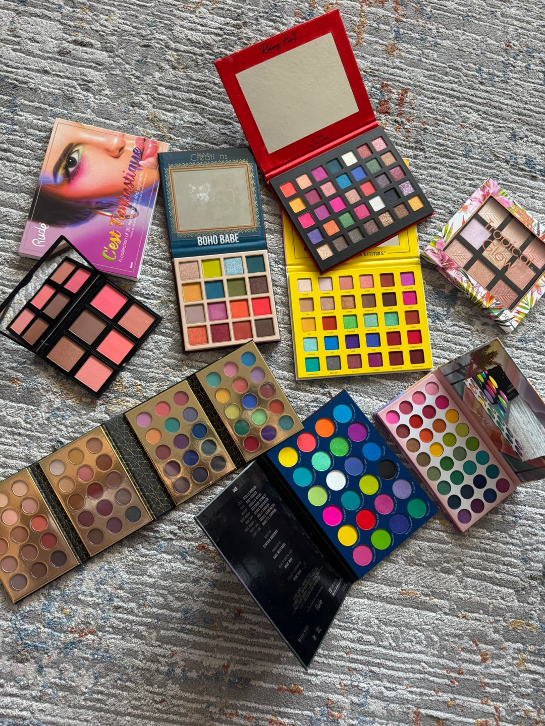 Eyeshadow and face palettes