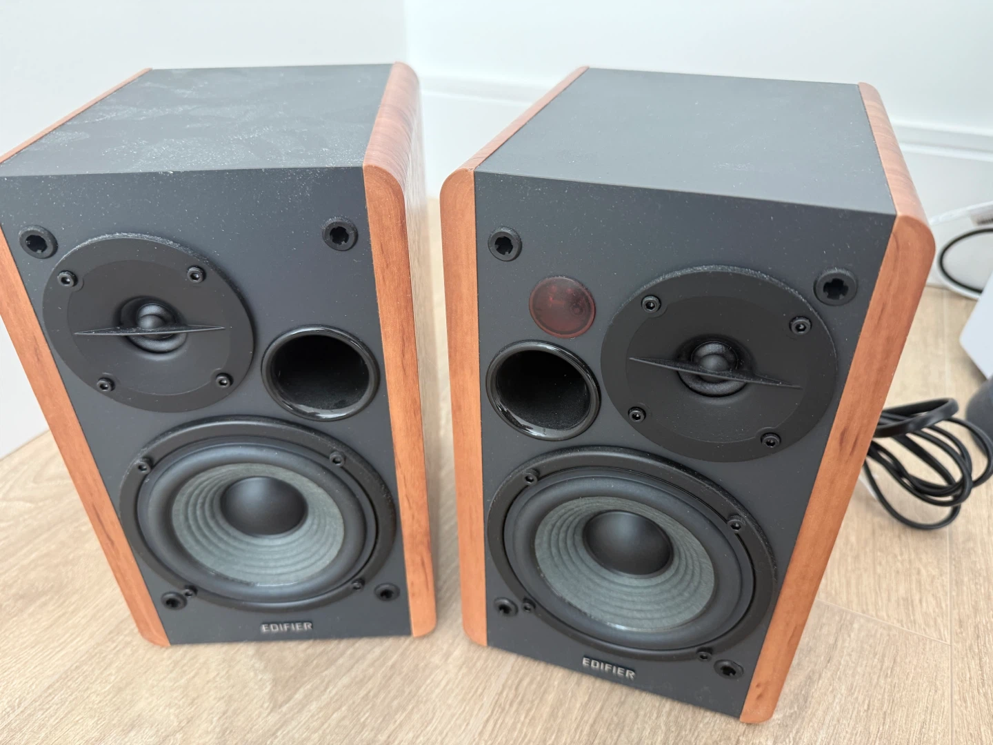 Edifier R1280DBs Active Speakers with Remote - photo 5