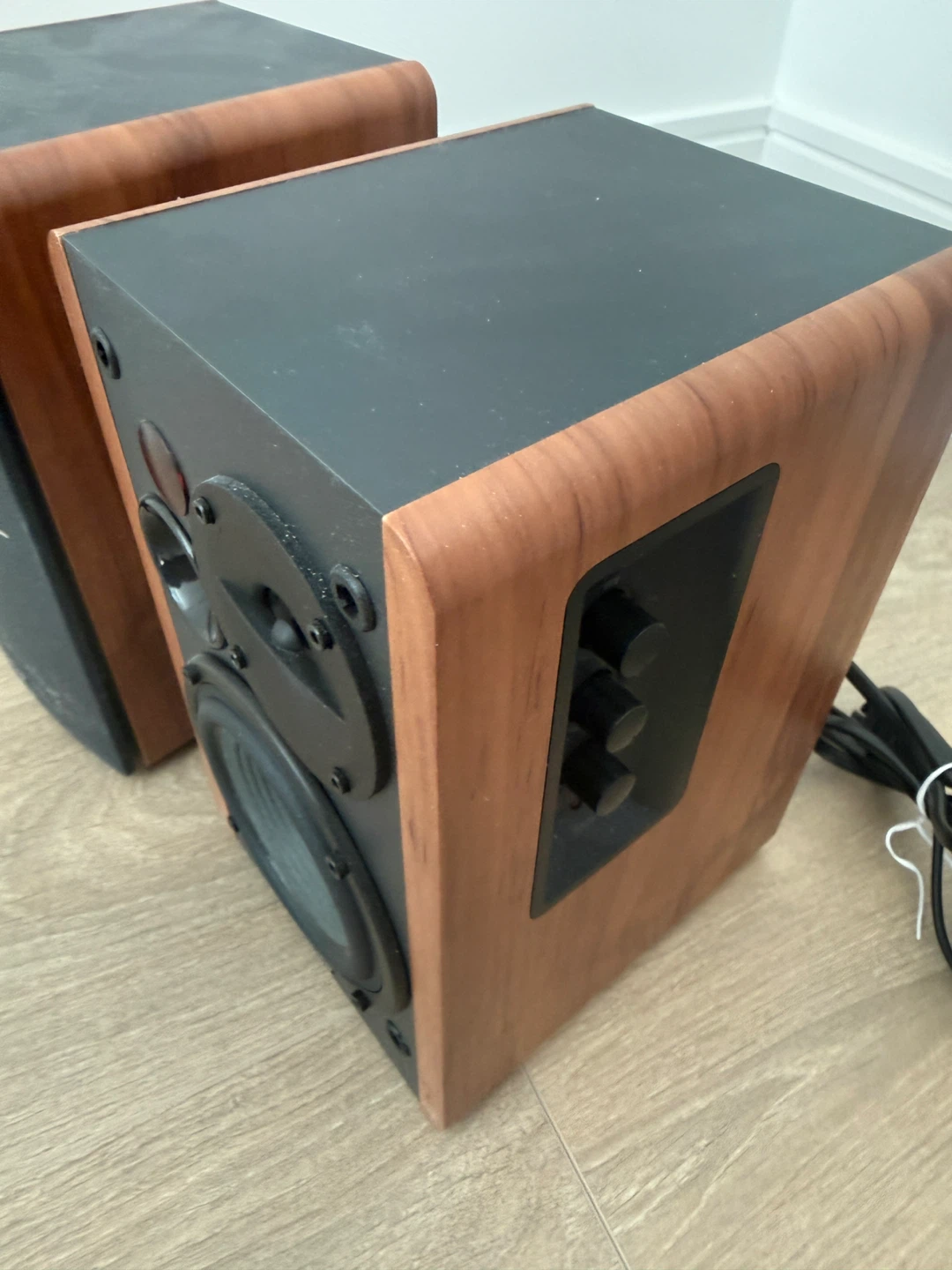 Edifier R1280DBs Active Speakers with Remote - photo 4
