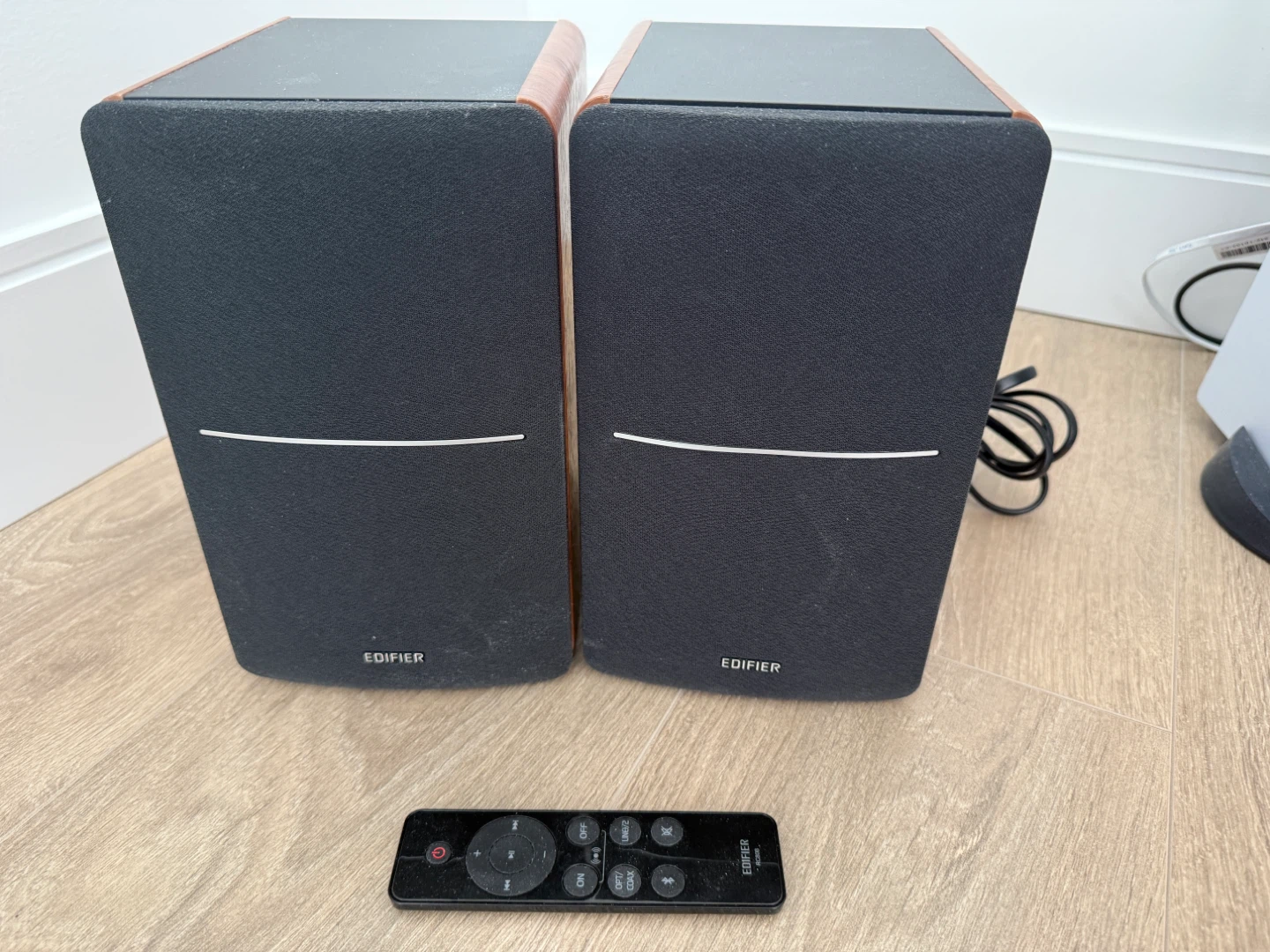 Edifier R1280DBs Active Speakers with Remote