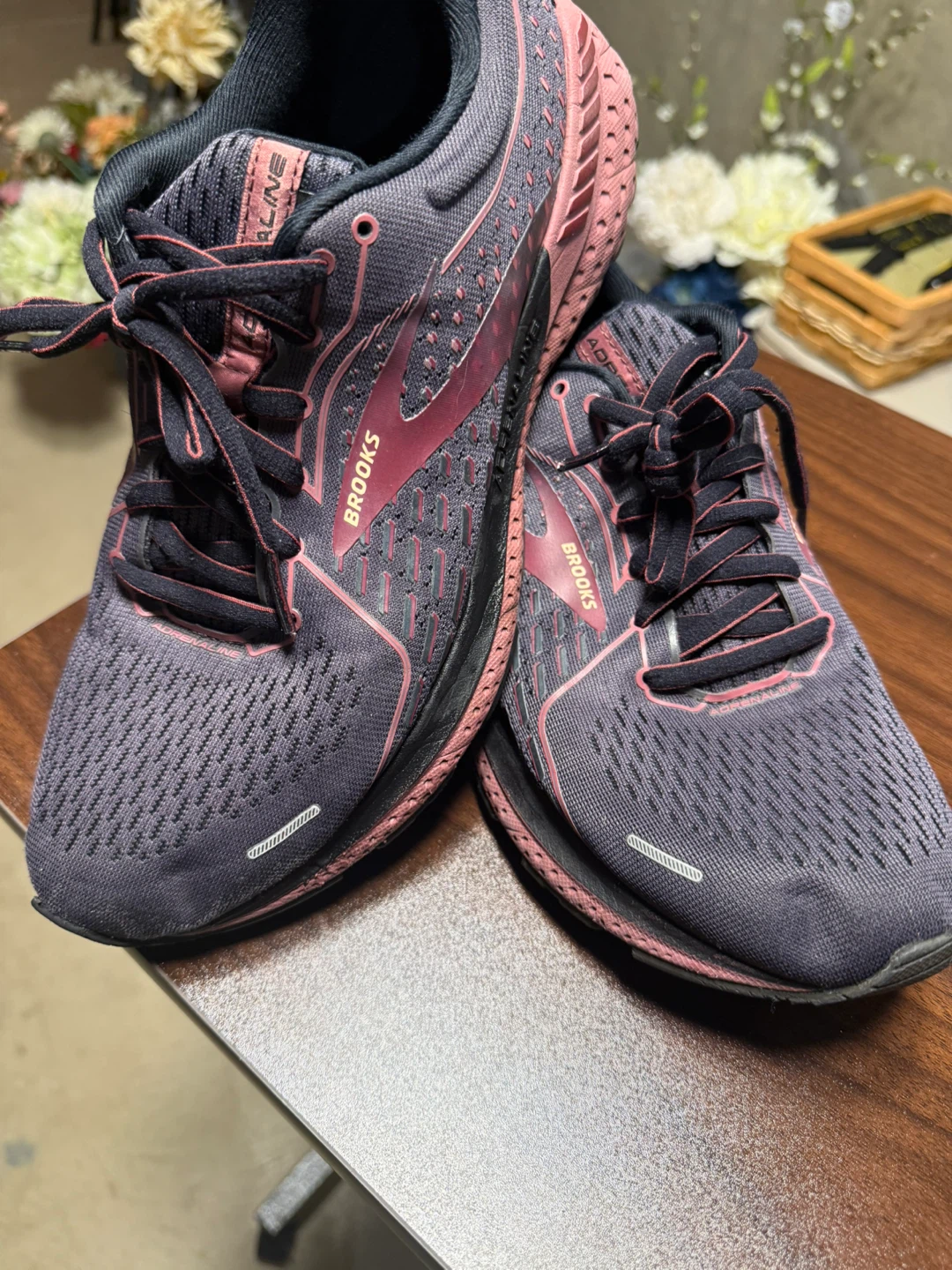 Brooks Adrenaline GTS 21 Women's Running Shoes Size 8