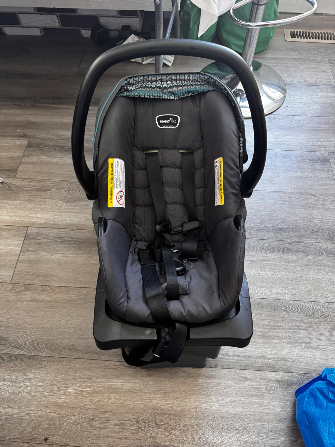 Evenflo Infant Car Seat with Base - photo 2