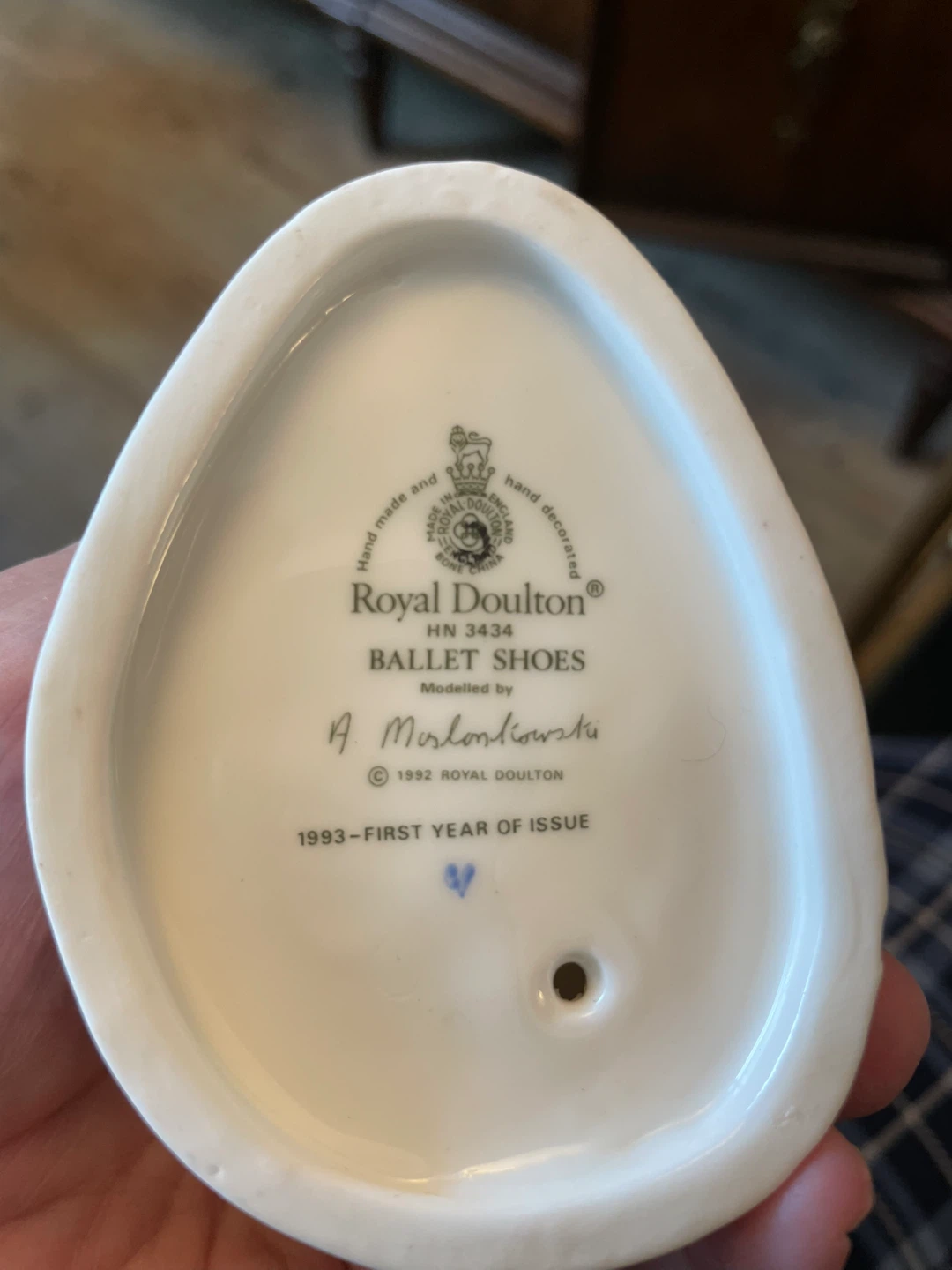 Royal Doulton "Ballet Shoes" Figurine - photo 4