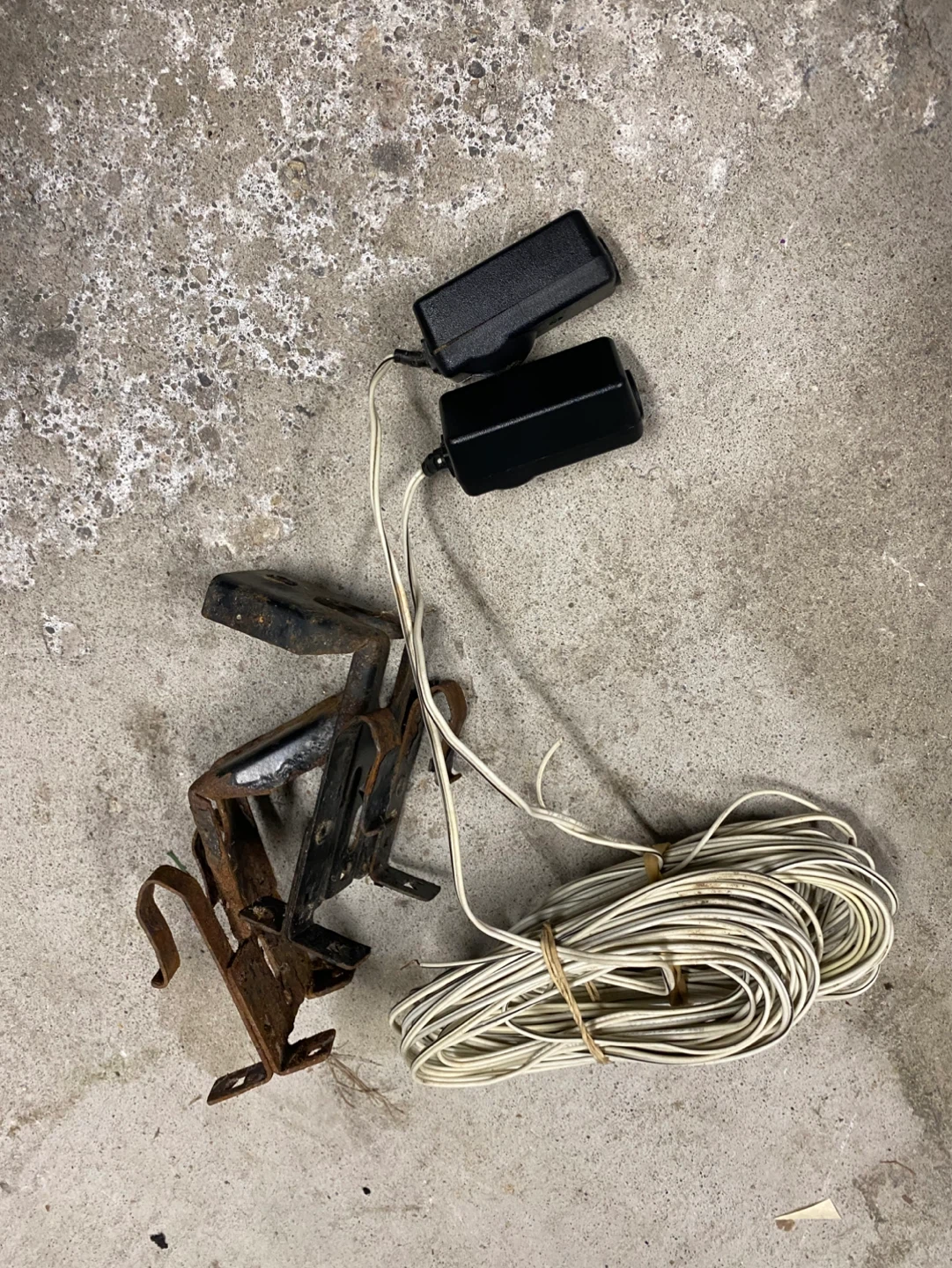 Selling chamberlain garage door sensors - photo 3
