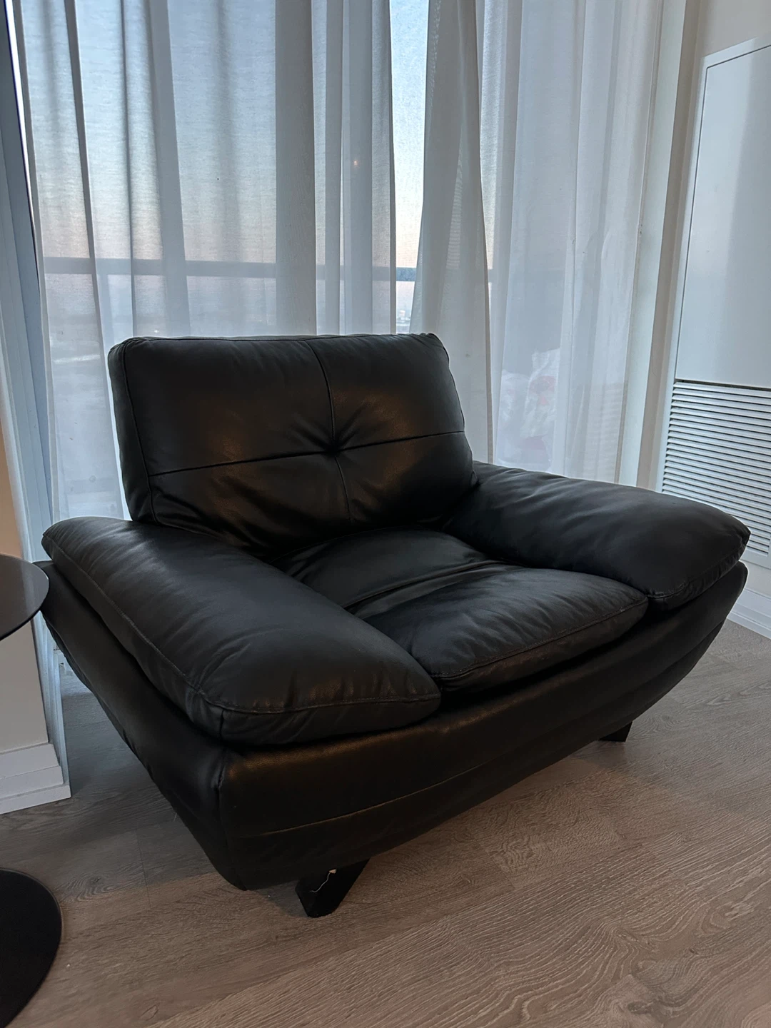 Black real leather armchair - photo 2