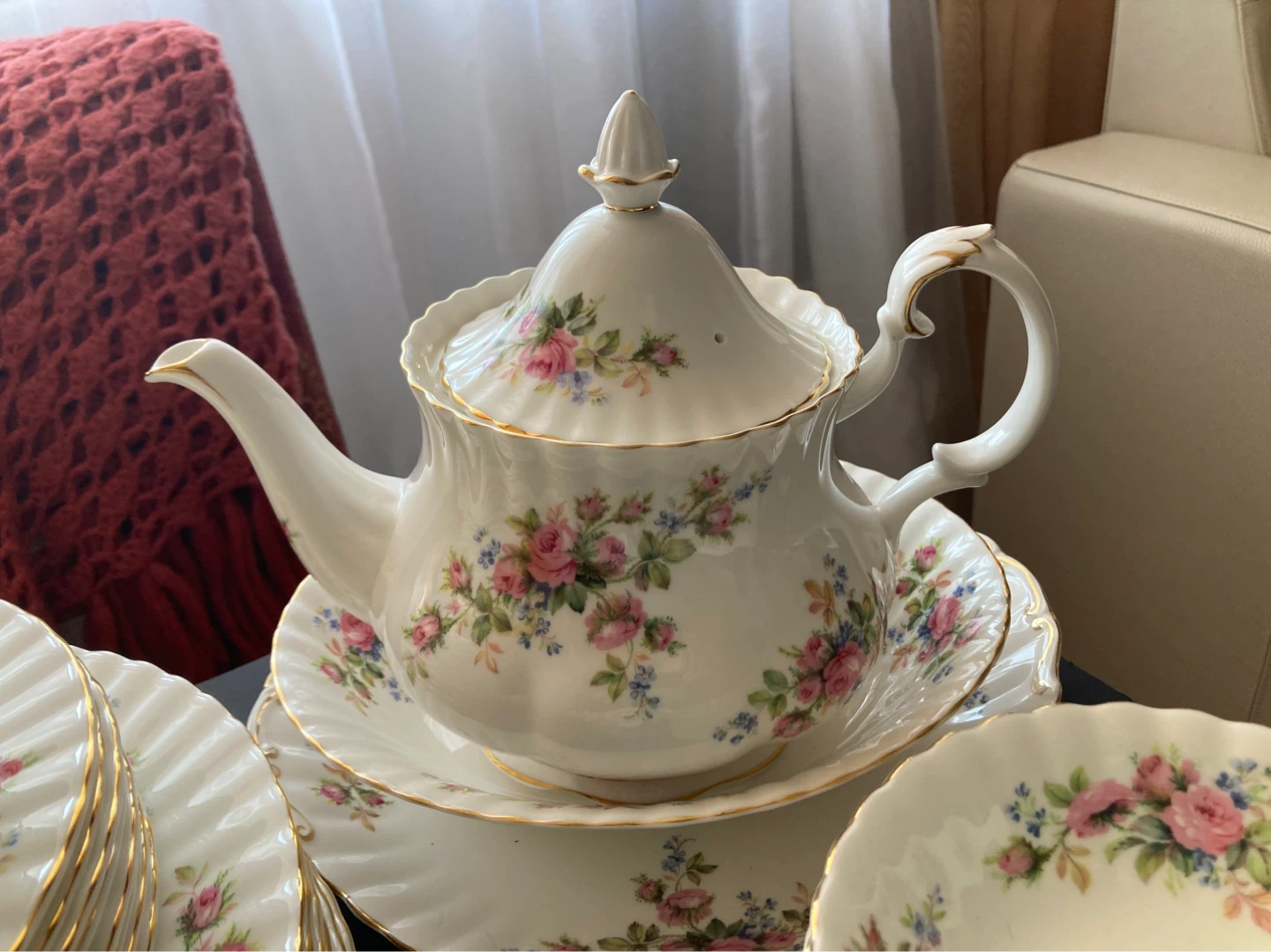 Royal Albert "Moss Roses dinner Set - photo 3