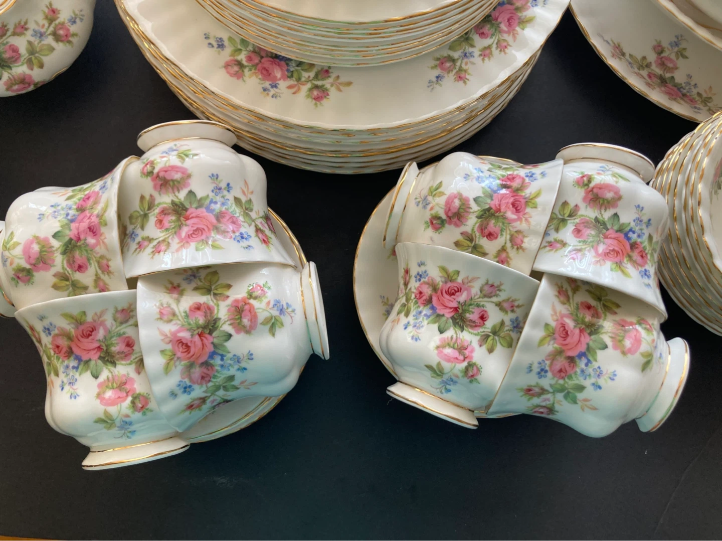 Royal Albert "Moss Roses dinner Set - photo 2