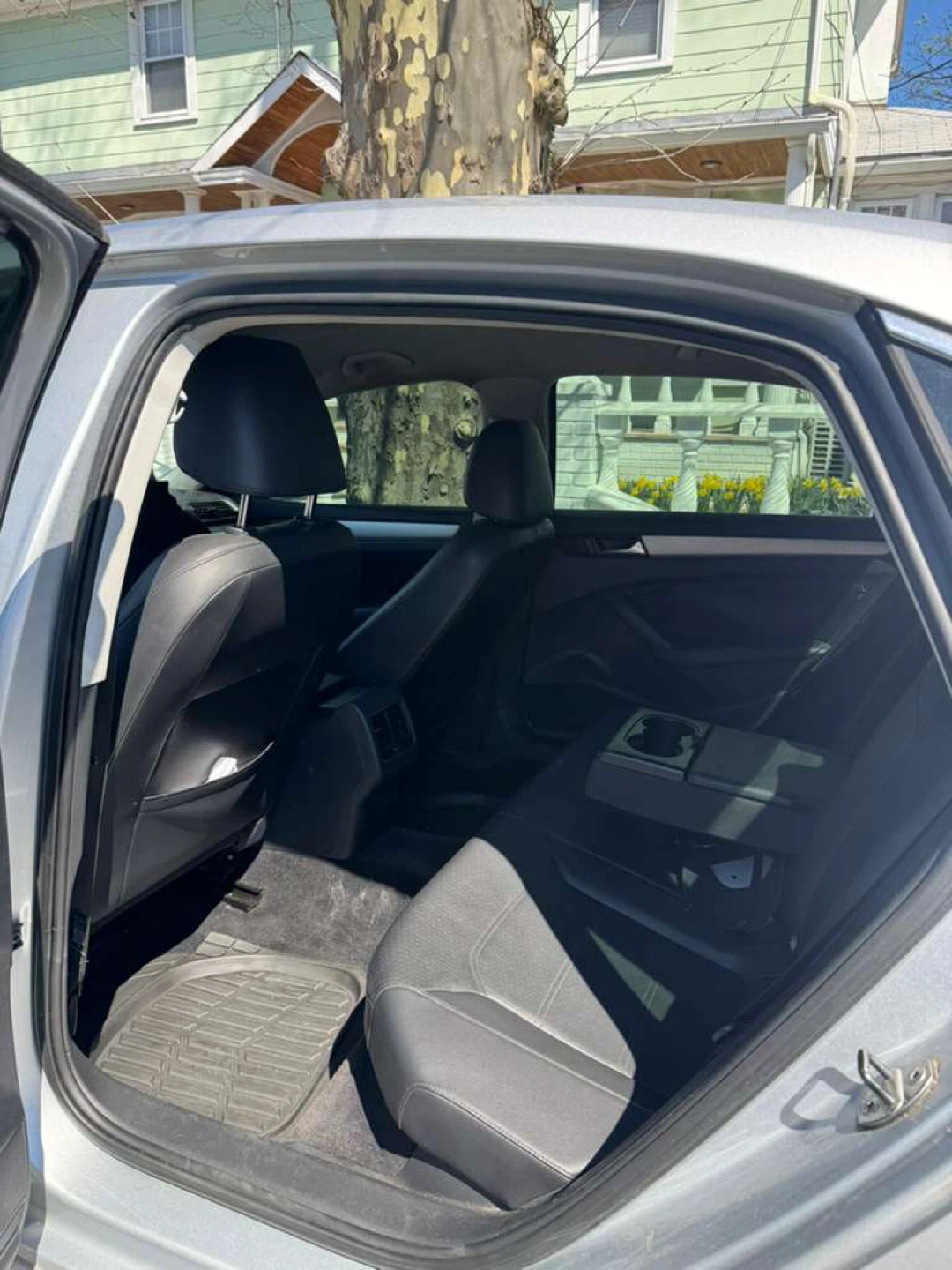 Silver Volkswagen Passat Sedan - photo 4