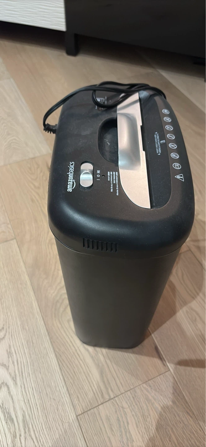 AmazonBasics 8-Sheet Cross-Cut  Paper Shredder - photo 2