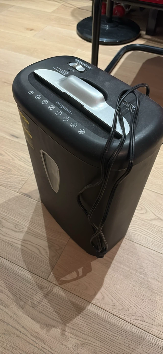 AmazonBasics 8-Sheet Cross-Cut  Paper Shredder - photo 3