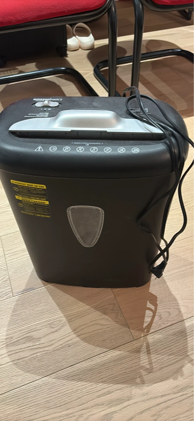 AmazonBasics 8-Sheet Cross-Cut  Paper Shredder - photo 4