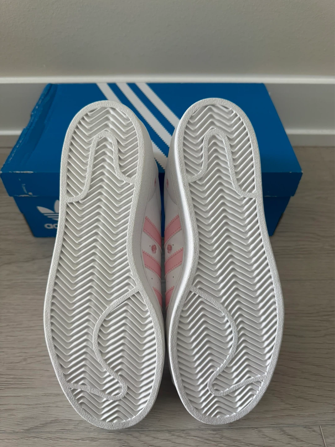 Adidas Superstar J Pink Floral Sneakers Size Kids US 7 - photo 3