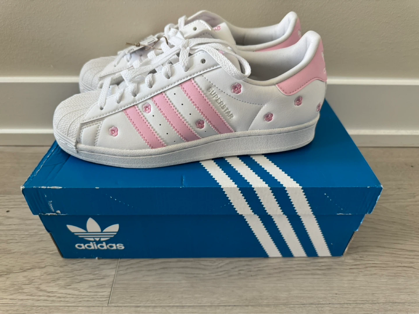 Adidas Superstar J Pink Floral Sneakers Size Kids US 7 - photo 2