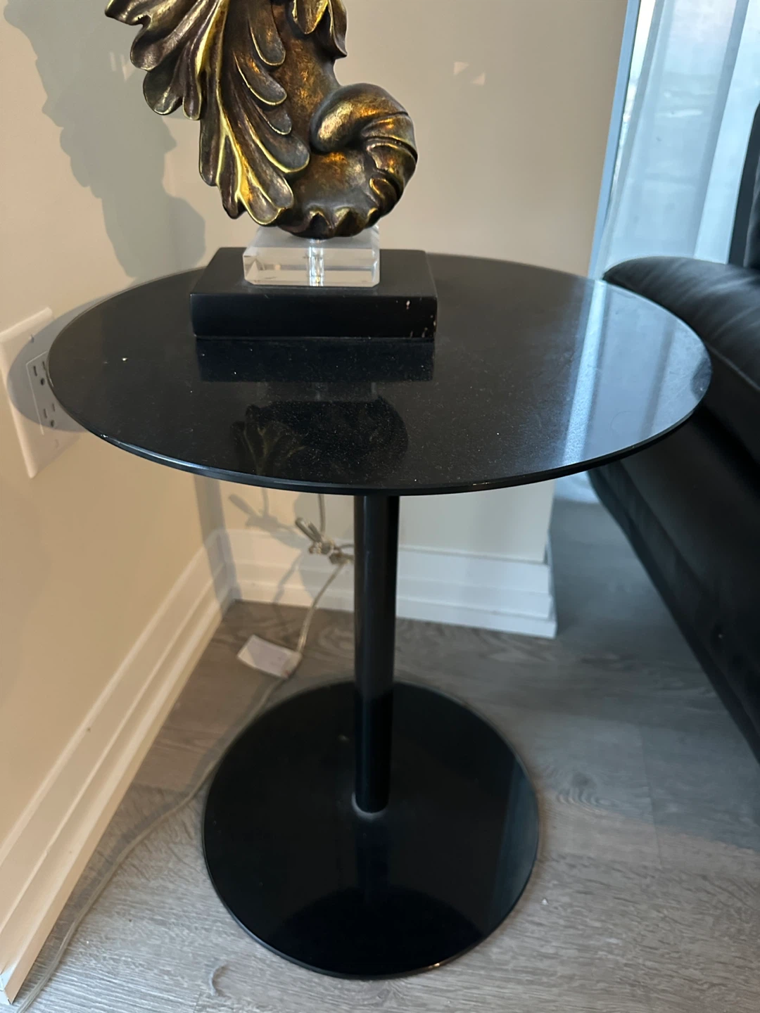 Round coffee table