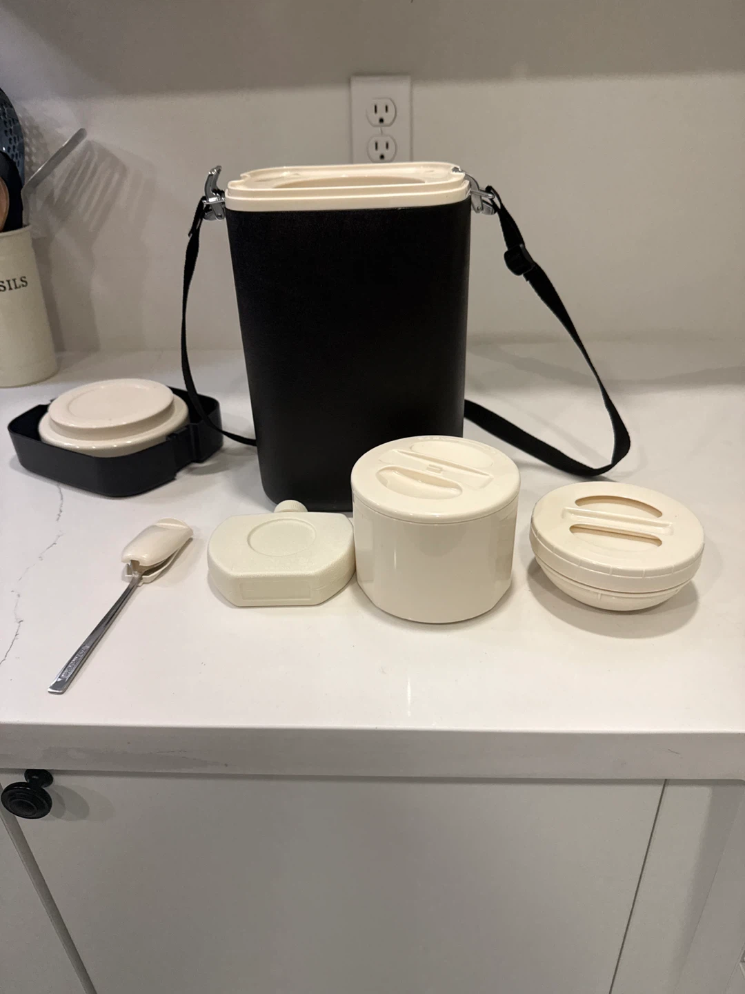 Moving sale Insulated Lunch Carrier / Food Thermos Set - photo 3