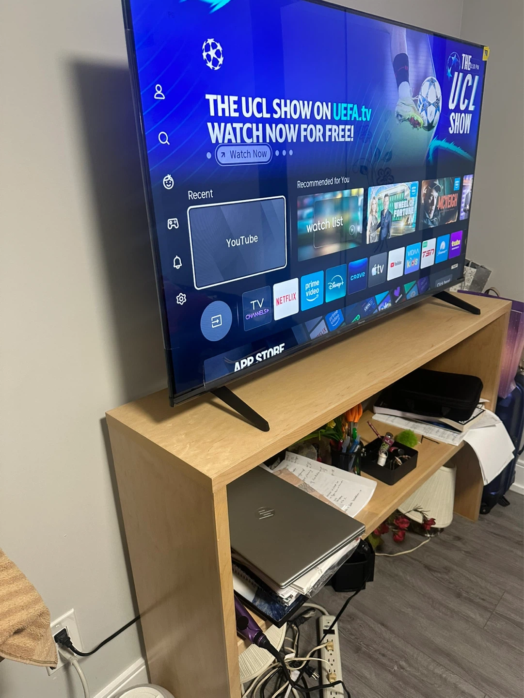 Hisense Smart TV 50 inch with tv table - photo 5