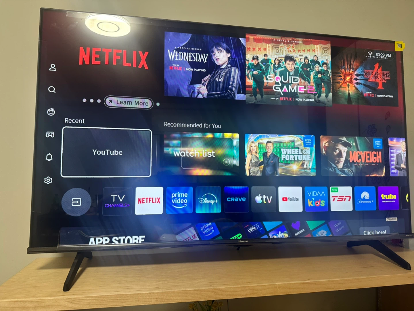 Hisense Smart TV 50 inch with tv table