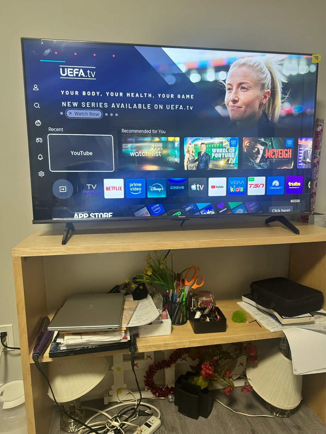 Hisense Smart TV 50 inch with tv table - photo 3
