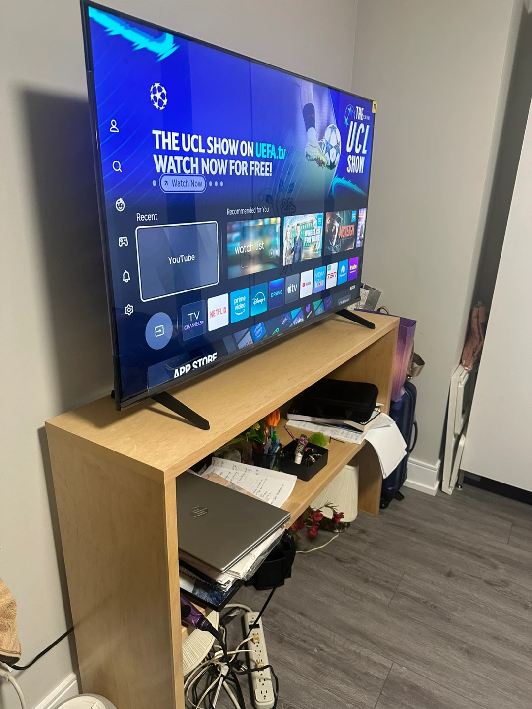 Hisense Smart TV 50 inch with tv table - photo 4