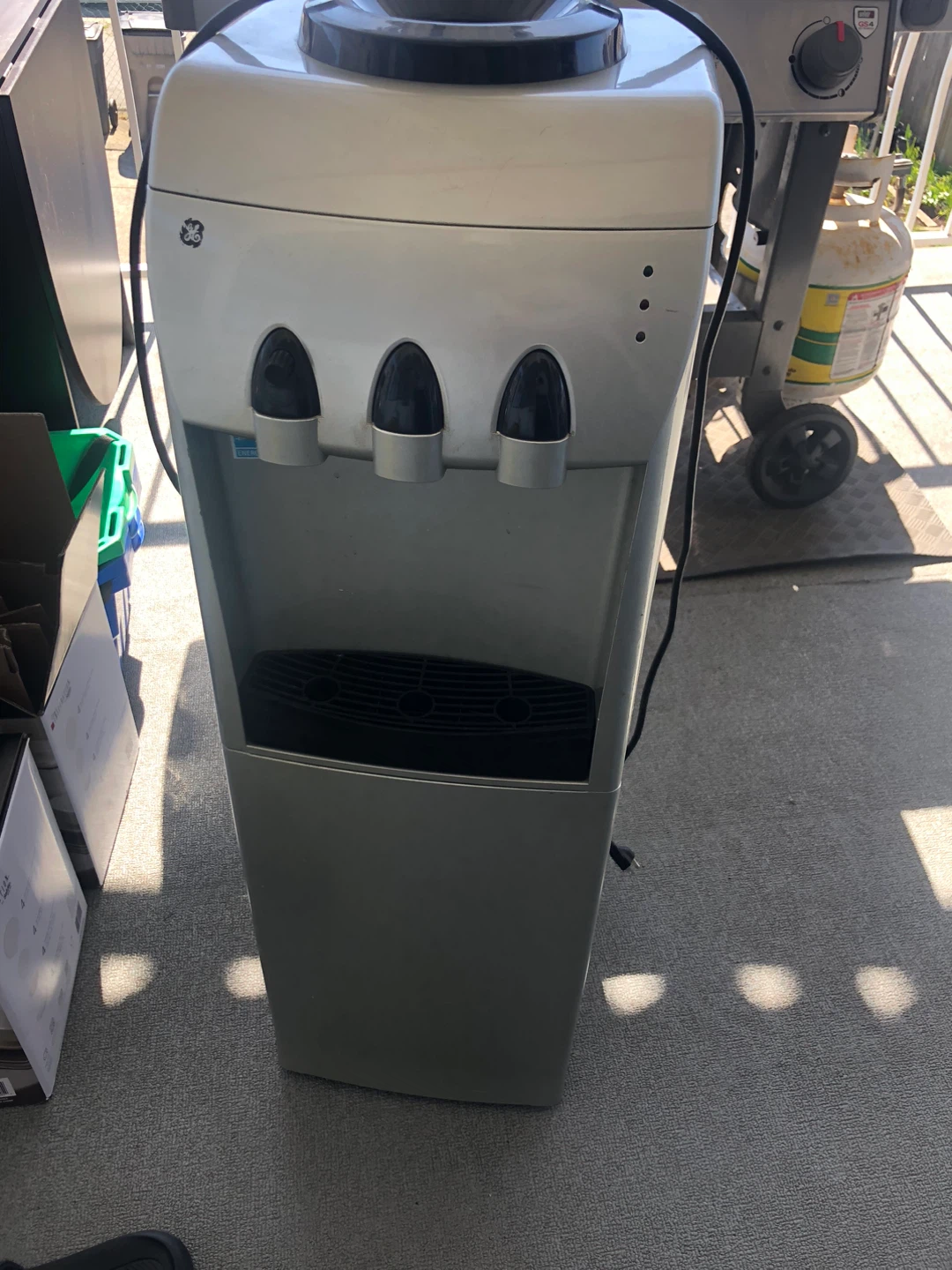Water cooler + fridge