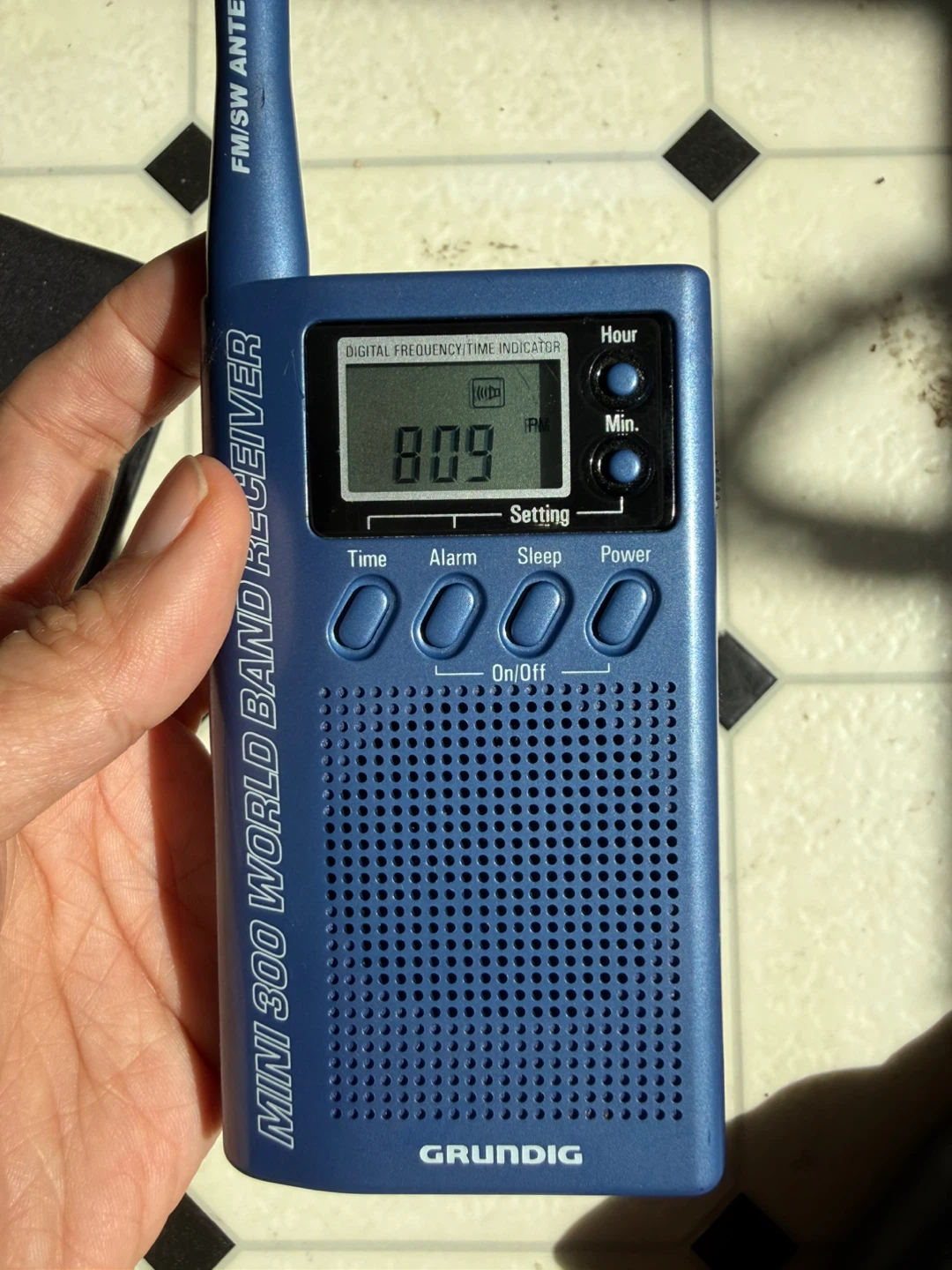 Grundig Mini 300 World Band Receiver