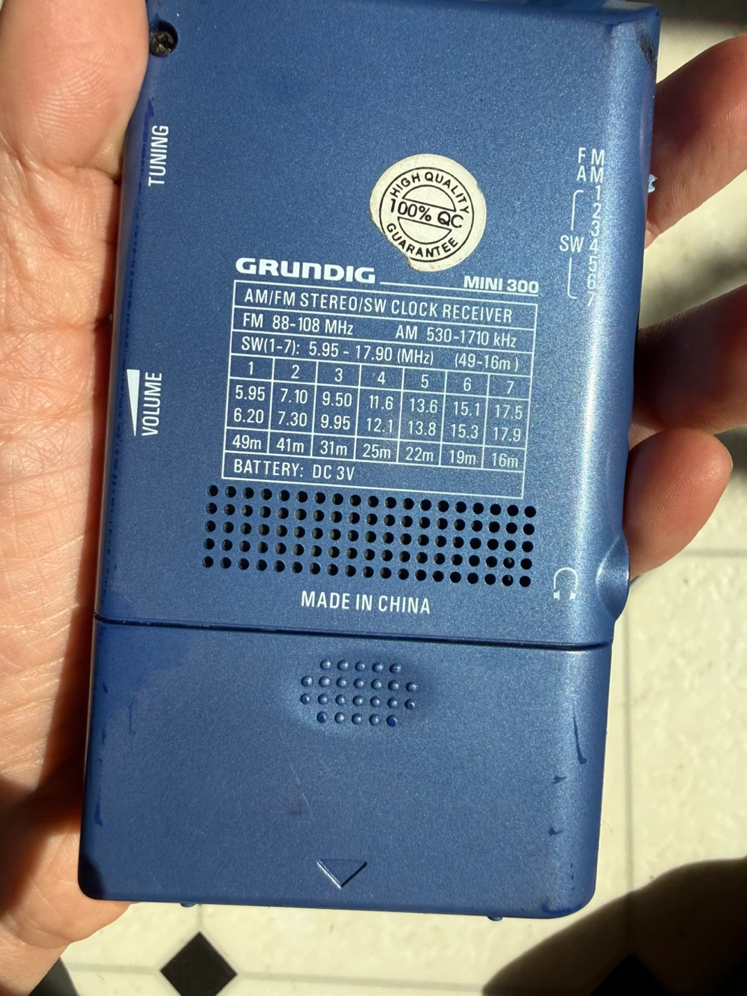 Grundig Mini 300 World Band Receiver - photo 2
