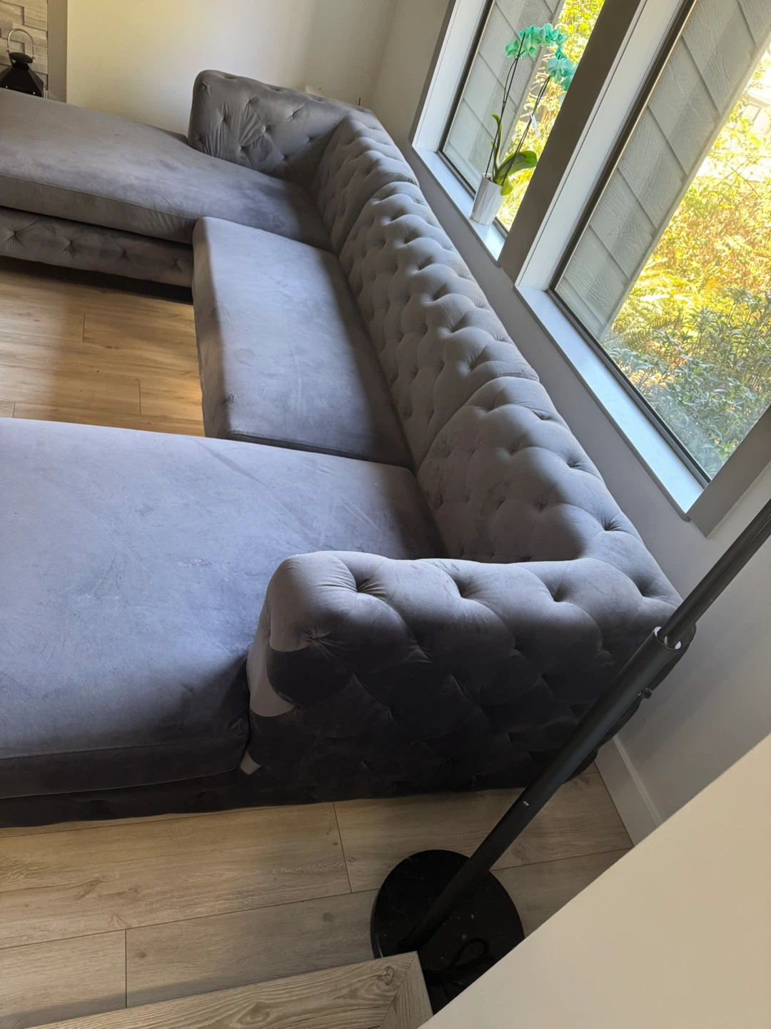 Grey Velvet Sectional Sofa with Tufted Detailing - photo 5