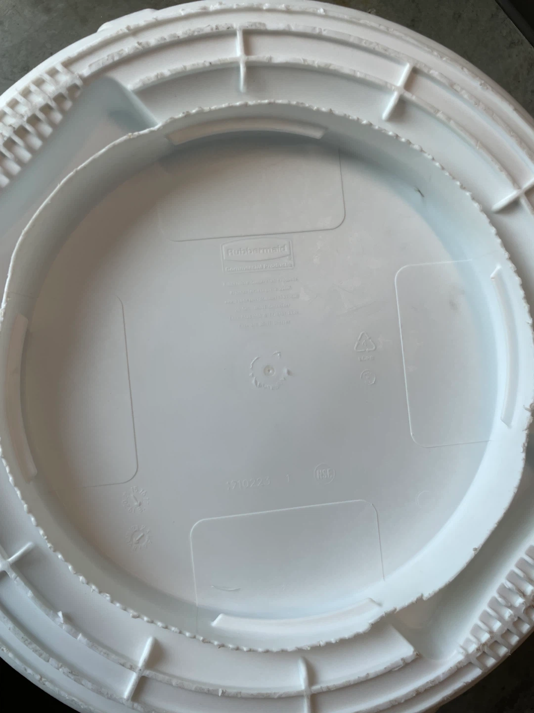 Rubbermaid Brute Trash Can 32 Gallon White - photo 2