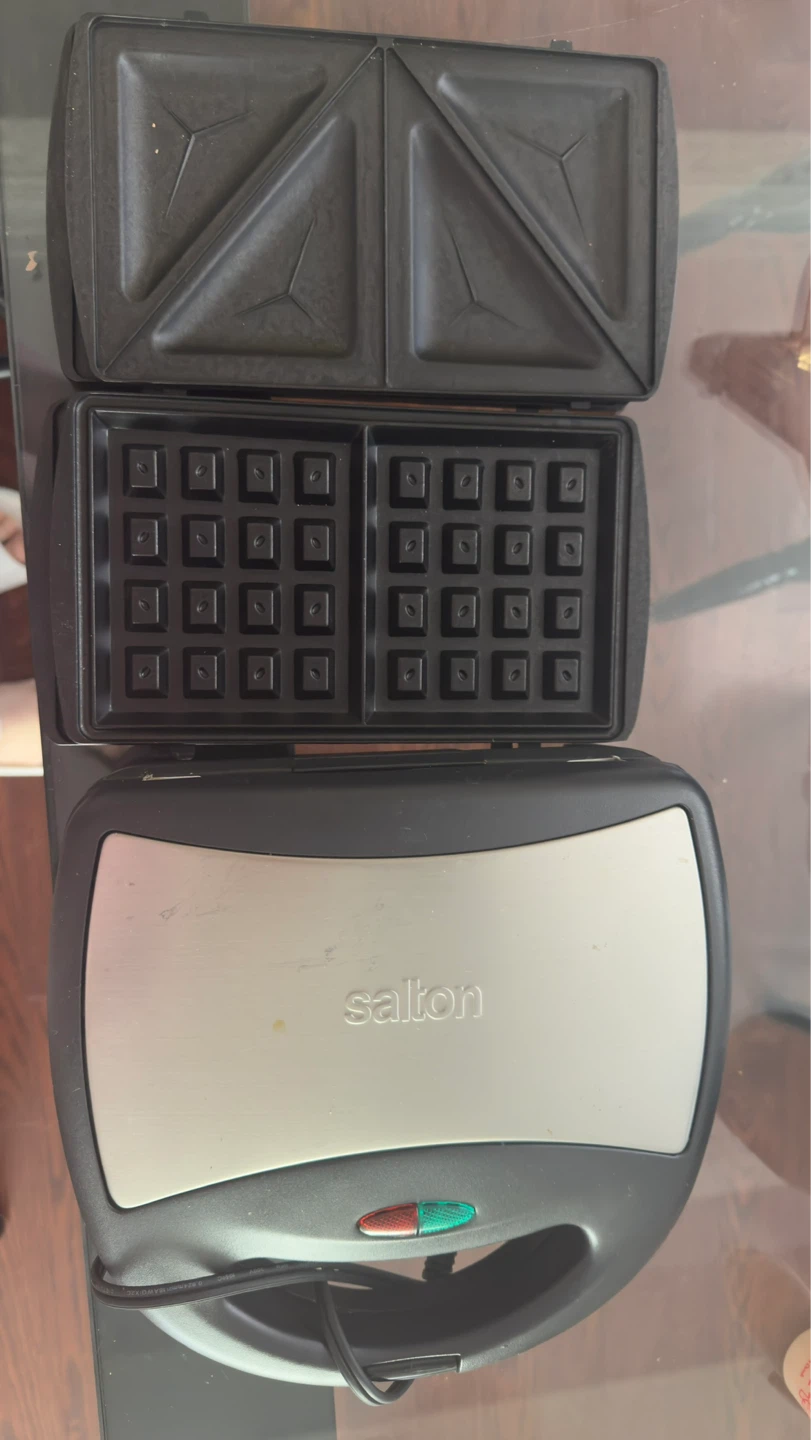 Salton 3-in-1 Pocket Sandwich Maker, Waffle Maker, and Grill - photo 2