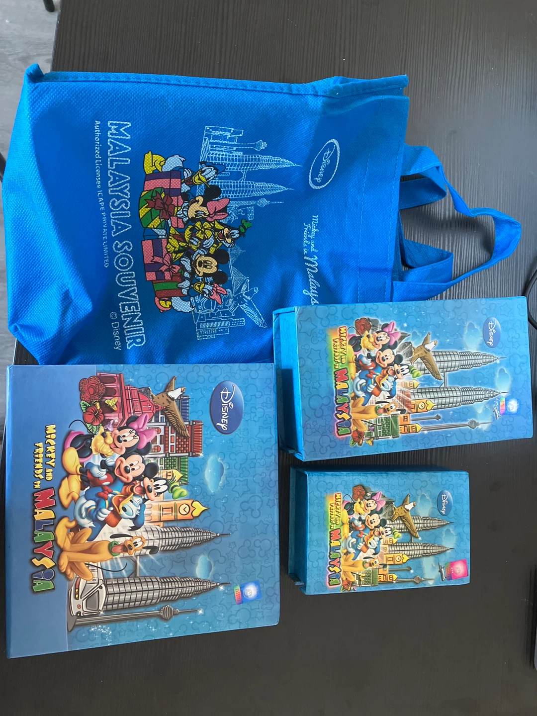 Disney Mickey & Friends Malaysia Souvenir Set with Tote Bag - photo 4