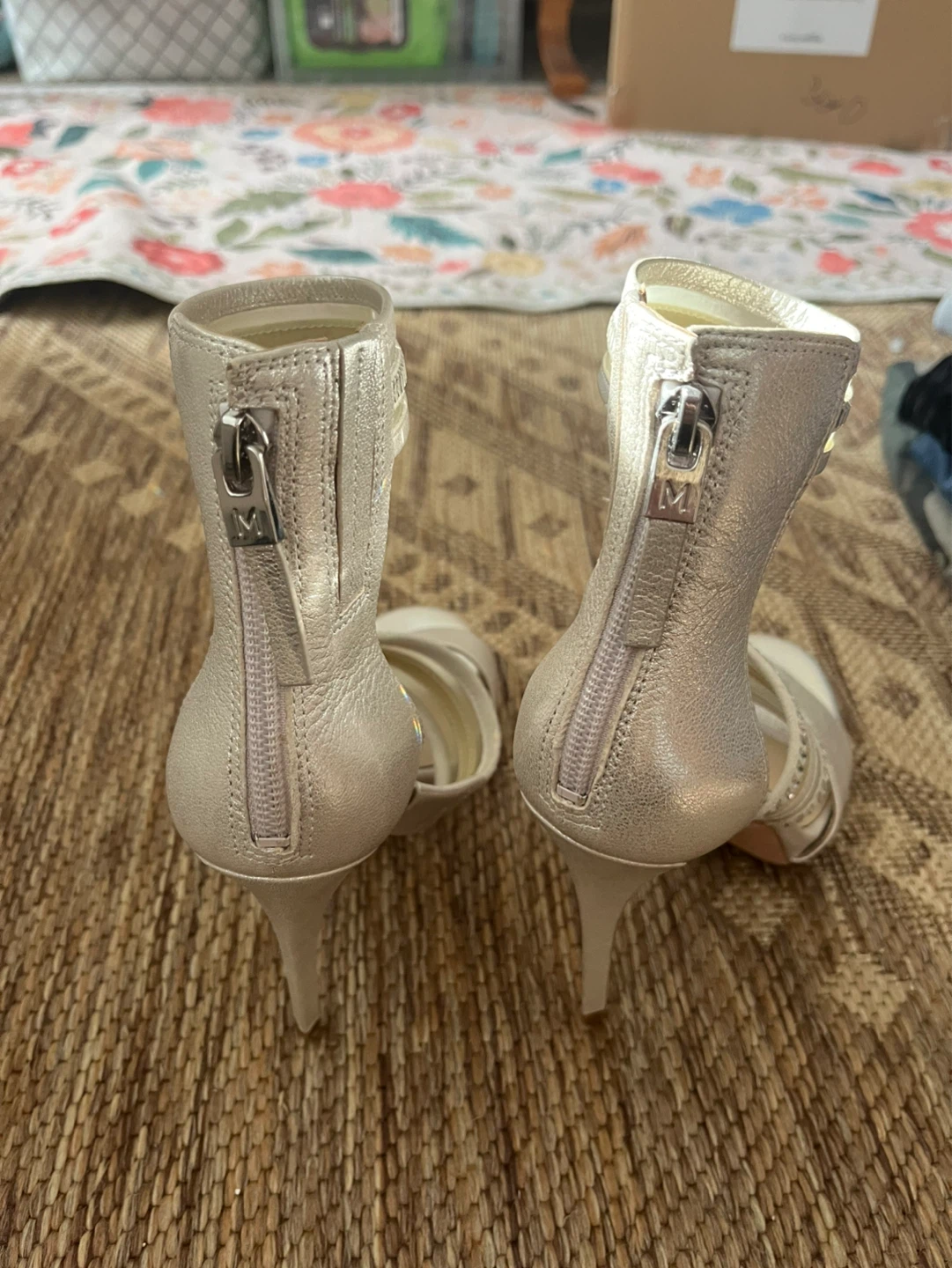 GUESS by Marciano Heels - photo 3