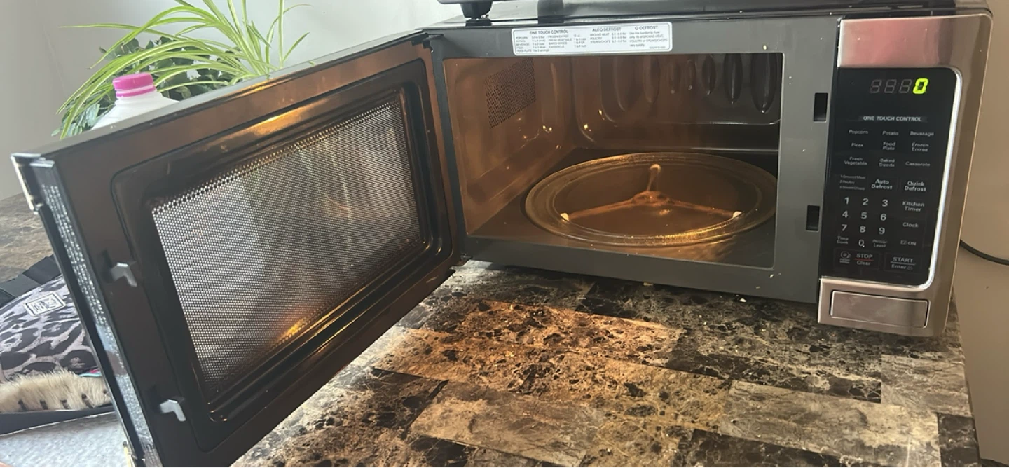 LG Microwave Oven - photo 2
