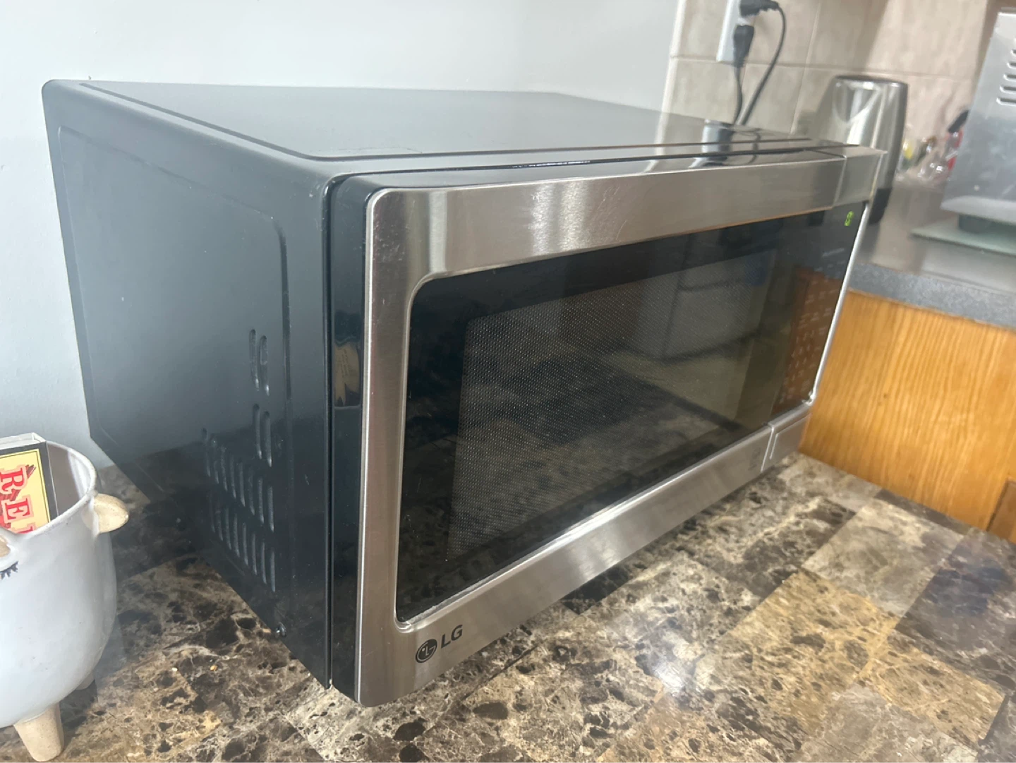 LG Microwave Oven - photo 3