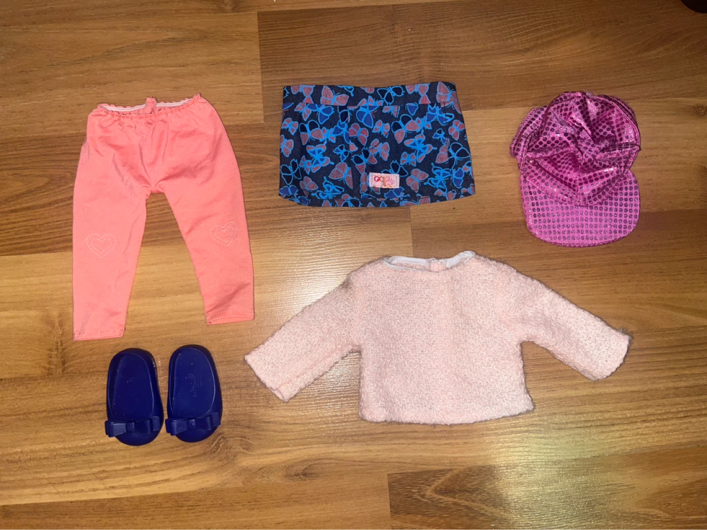 Miscellaneous 18" doll clothes and accessories in used condition - photo 3