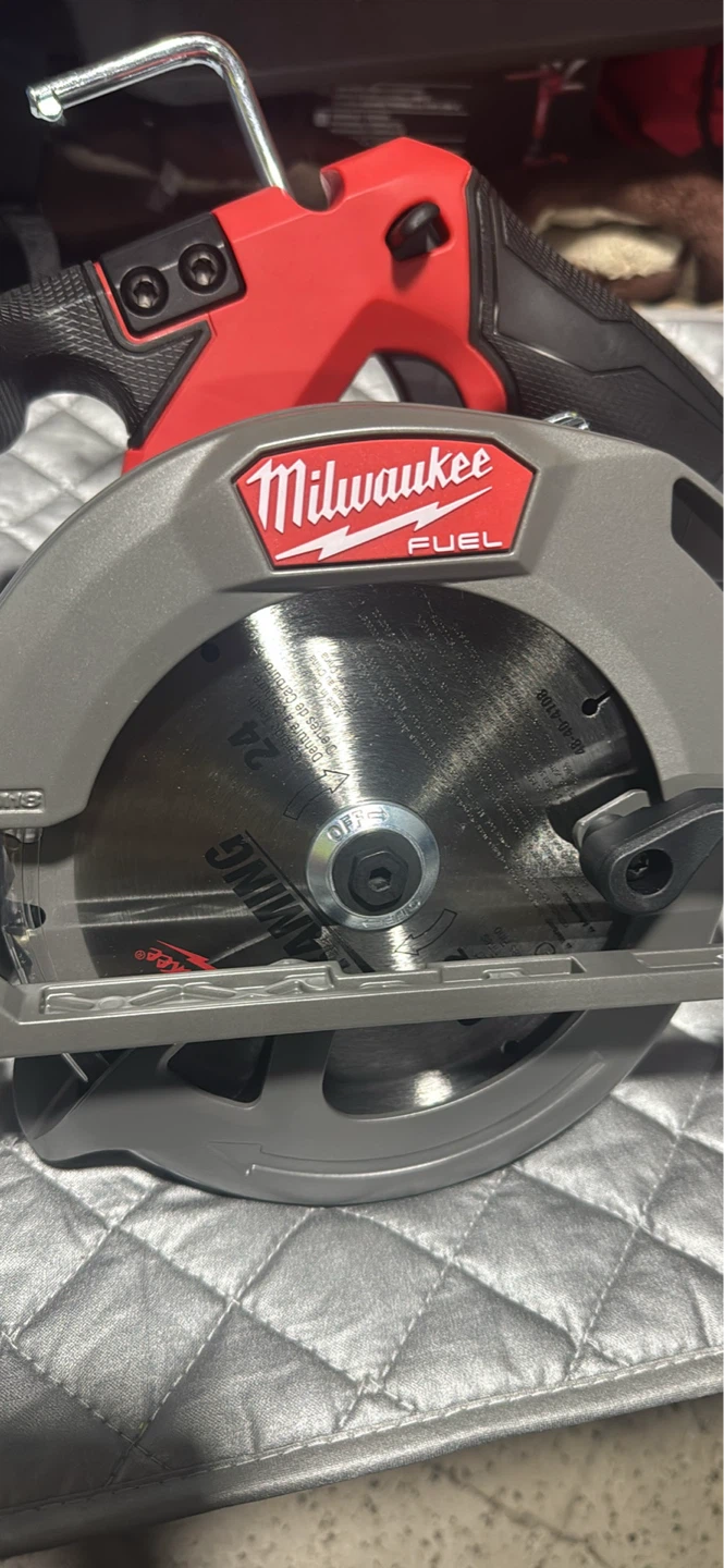 Milwaukee FUEL Circular Saw