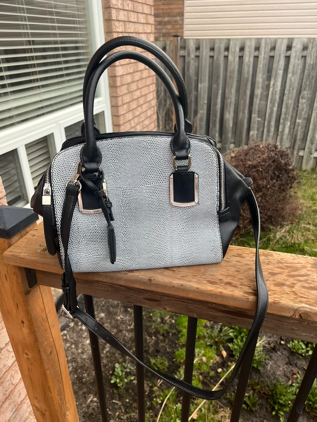 Like new Nine West Satchel Handbag