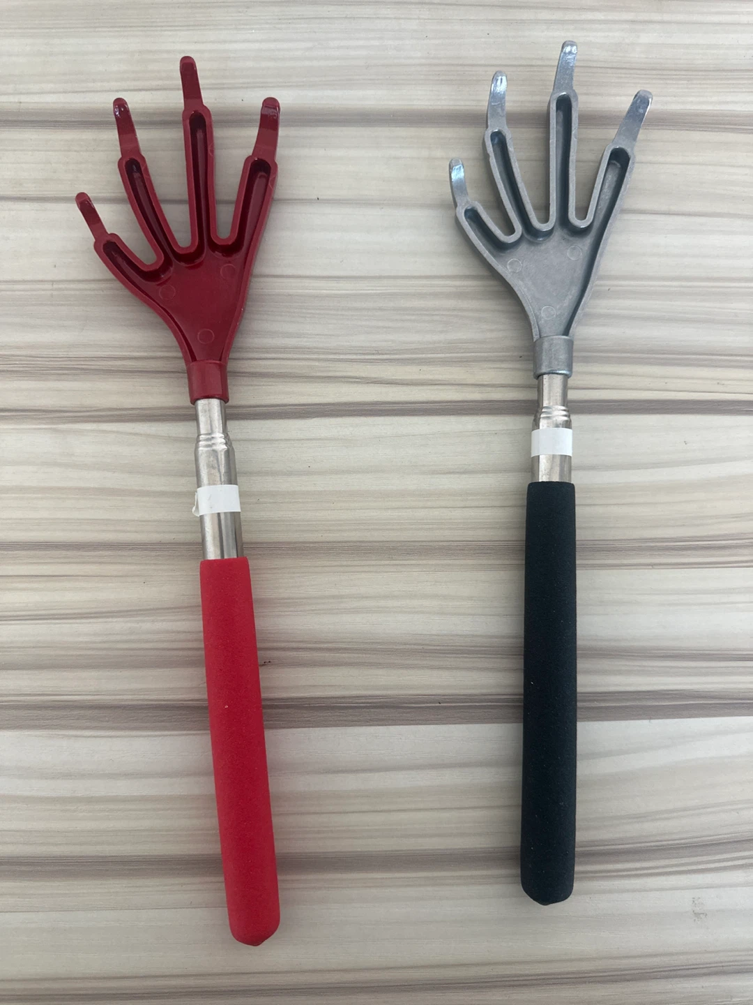 Telescopic Back Scratcher Set (2-Pack) - photo 2