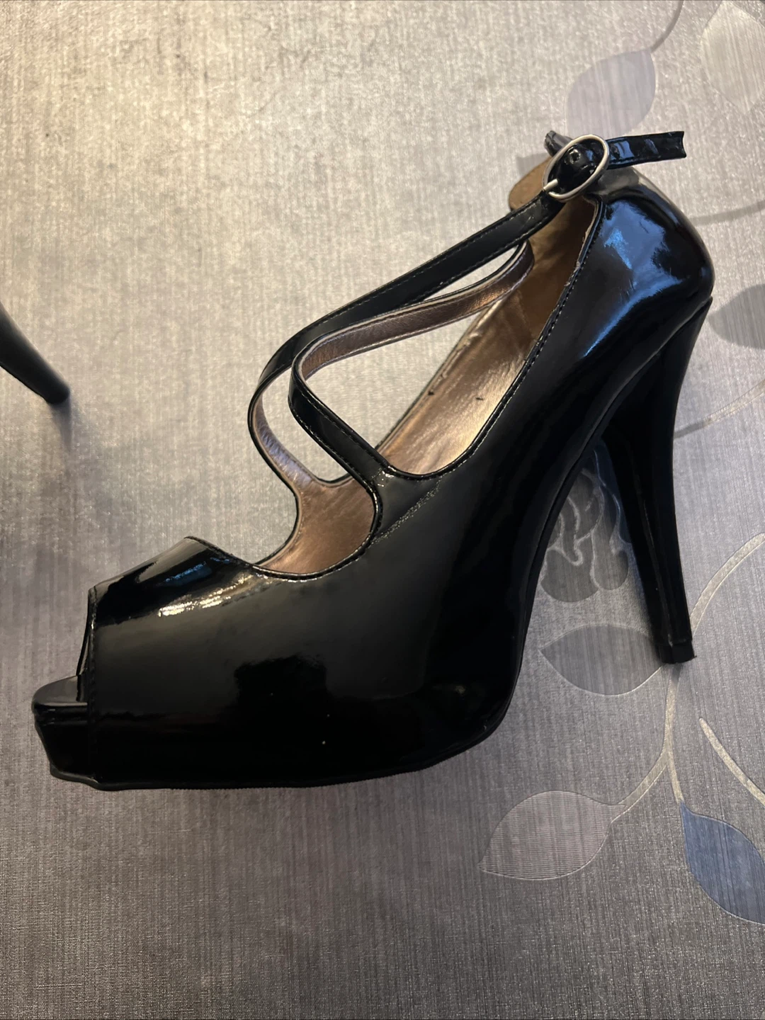 Steve Madden Women's Black Patent Heels Size 8 1/2 - photo 2