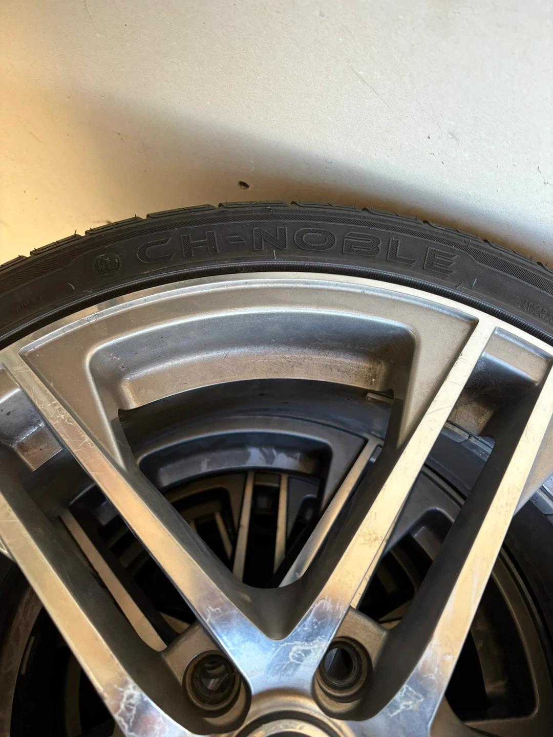 Volkswagen Alloy Wheels and Tires Set - photo 2