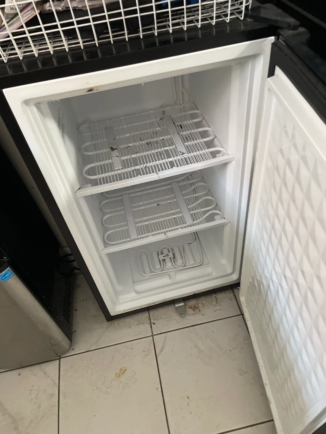 Midea Compact Mini Fridge - Black - photo 2